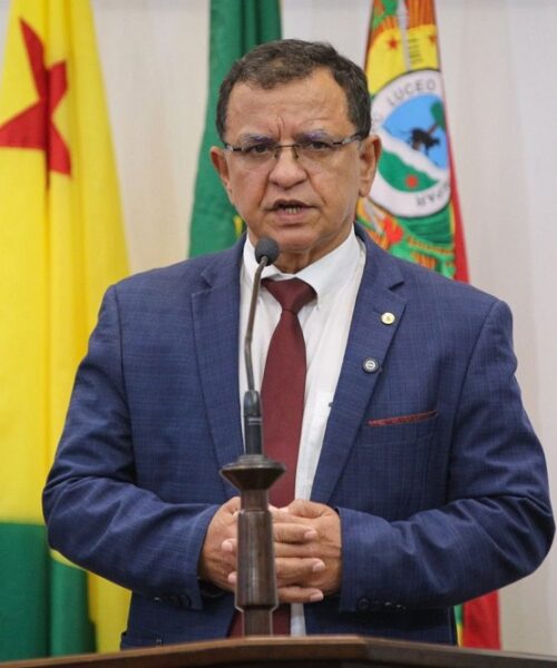 Luiz Gonzaga destaca projetos de integração entre municípios do Acre e Peru durante sessão na Aleac
