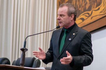 Pedro Longo defende convocação de aprovados no concurso do Iapen e celebra avanço em estrada do Juruá