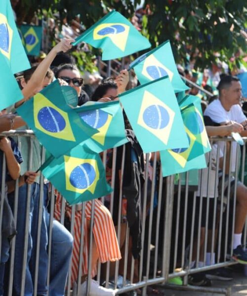 Multidão prestigia desfile cívico de 7 de setembro em Rio Branco