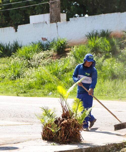 Prefeitura intensifica limpeza nos cemitérios de Rio Branco para o Dia de Finados