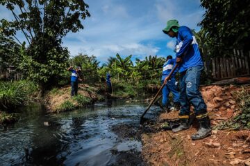 Prefeitura de Rio Branco intensifica limpeza de igarapés para prevenir alagamentos