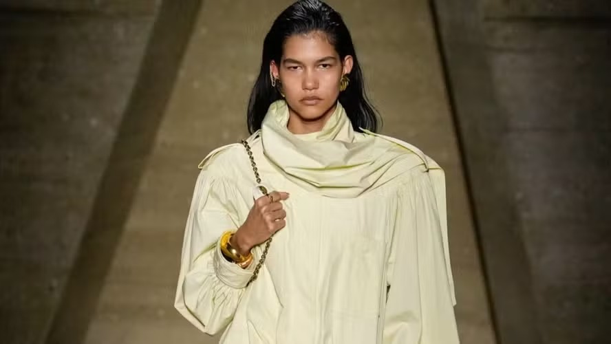 Acreana de origem indígena estreia na Semana de Moda de Paris e conquista público internacional
