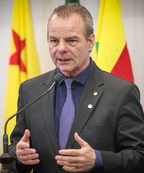 Pedro Longo defende união por soluções na BR-364 e destaca avanços no serviço público