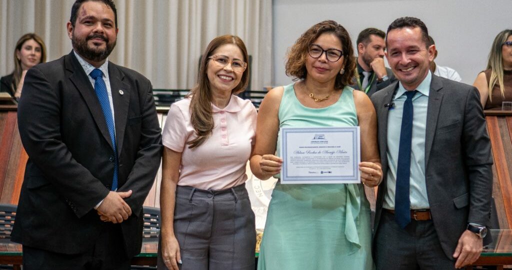 Aleac presta homenagem a fisioterapeutas e terapeutas ocupacionais por contribuição à saúde pública
