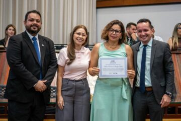 Aleac presta homenagem a fisioterapeutas e terapeutas ocupacionais por contribuição à saúde pública