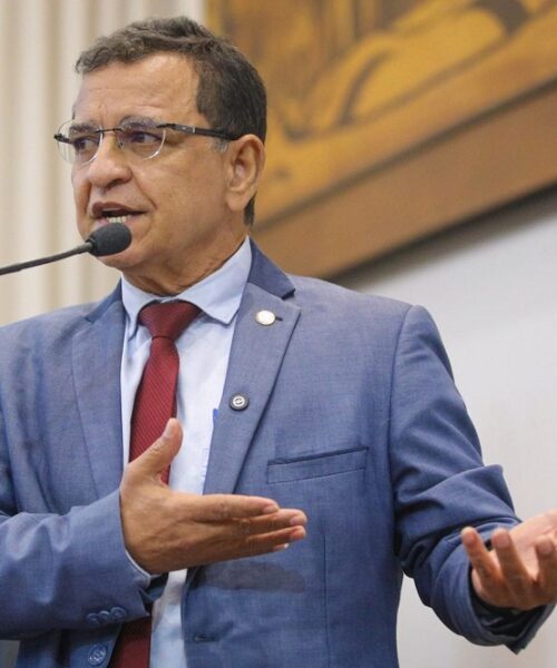 Deputado Luiz Gonçaga celebra liberação do morango peruano e propõe indústria de farinha em Cruzeiro do Sul