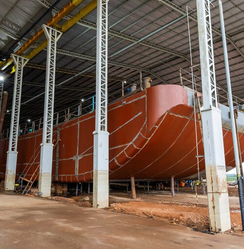 Economia do Amazonas ganha fôlego com R$ 1,25 bilhão em obras navais financiadas