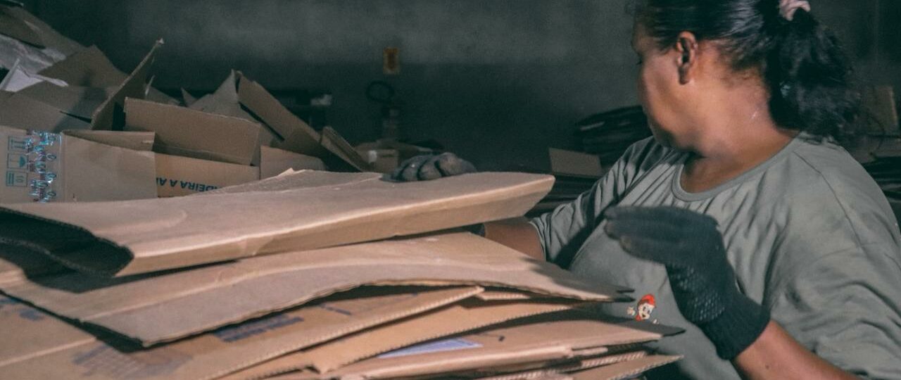 Prefeitura de Rio Branco fortalece parceria com cooperativa e amplia geração de renda com reciclagem