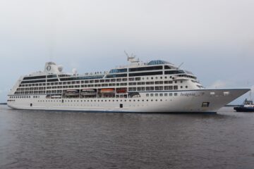 Amazonas abre temporada de cruzeiros 2025/2026 com chegada de quase mil turistas a Manaus