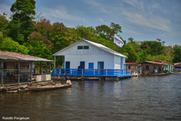 Novo flutuante melhora condições de manejo sustentável do pirarucu em comunidade do Amazonas