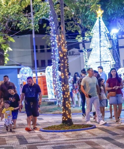 Praça da Revolução reúne famílias em celebração do Natal de Vida, Esperança e Dignidade em Rio Branco