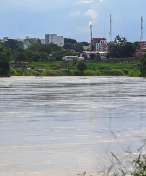 Chuvas intensas elevam níveis dos rios no Acre em quase quatro metros em 24 horas