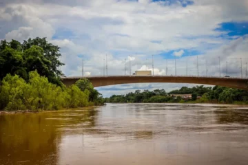 Rio Acre atinge 14,26 metros e permanece acima da cota de transbordamento em Rio Branco