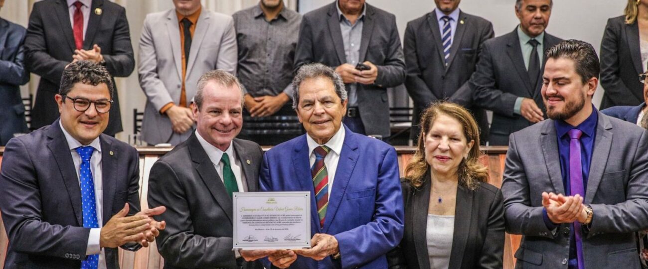 Assembleia Legislativa homenageia conselheiro Valmir Ribeiro por trajetória pública no Acre