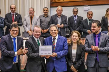 Assembleia Legislativa homenageia conselheiro Valmir Ribeiro por trajetória pública no Acre