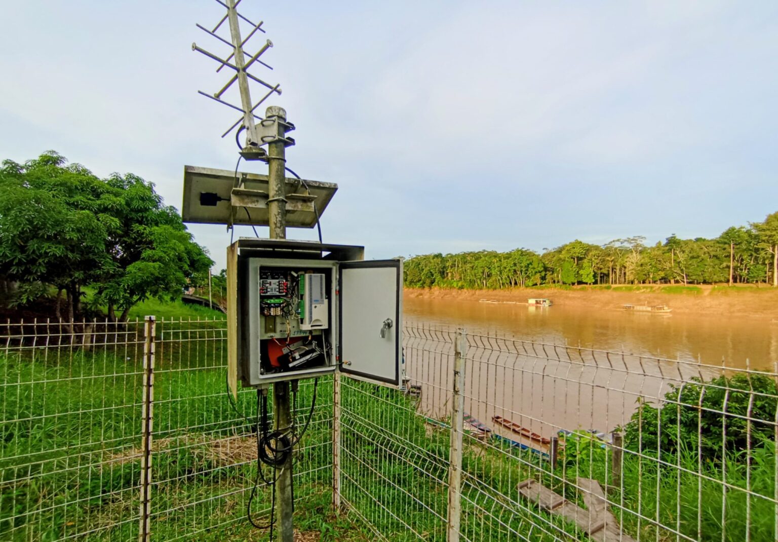 Defesa Civil do Acre leva tecnologia e capacitação para monitoramento de chuvas em comunidades ribeirinhas