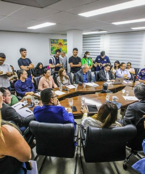 Trabalhadores criticam edital e defendem suspensão da terceirização do Hospital do Alto Acre em reunião na Aleac