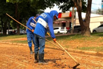 Prefeitura de Rio Branco intensifica limpeza após a vazante do Rio Acre e atua nos bairros afetados pela cheia