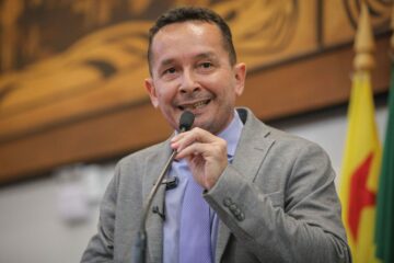 Adailton Cruz cobra valorização de servidores e critica transferência de profissionais da Policlínica do Tucumã