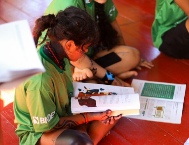 Educação na Amazônia integra cultura local e fortalece identidade de estudantes em comunidades tradicionais