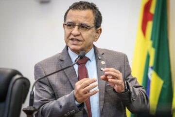 Luiz Gonzaga destaca acordos internacionais e defende retomada de voos entre Acre e Peru