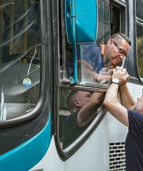 Após decreto de emergência, prefeito visita Terminal Urbano e ônibus voltam a circular 100% em Rio Branco