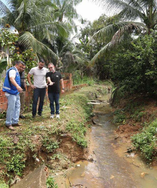 Prefeitura de Rio Branco acompanha ações de limpeza e recuperação viária nos bairros Bahia Velha e Carandá