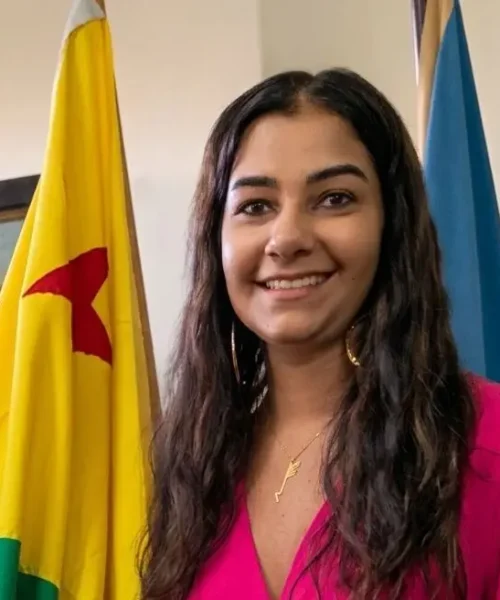 Jornalista acreana vence prêmio literário internacional na Itália e amplia projeção da produção amazônica