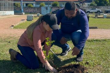 Prefeitura de Rio Branco leva mais arborização e qualidade de vida à Praça do Aroeira com plantio de 150 mudas