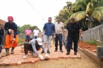 Prefeitura avança com obras de pavimentação e saneamento no bairro Caladinho