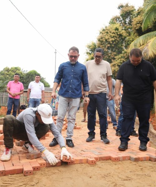 Prefeitura avança com obras de pavimentação e saneamento no bairro Caladinho