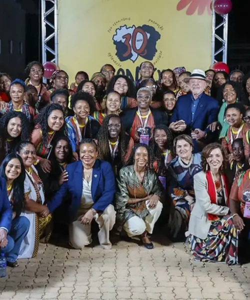 Governo Federal entrega títulos de terras e assina decretos para comunidades quilombolas durante encontro nacional de mulheres