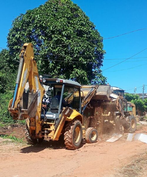 Prefeitura de Rio Branco retira mais de 200 toneladas de entulhos durante mutirão na Baixada da Sobral