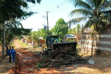 Prefeitura retira cerca de 250 toneladas de lixo e entulho durante mutirão no bairro Jorge Lavocat