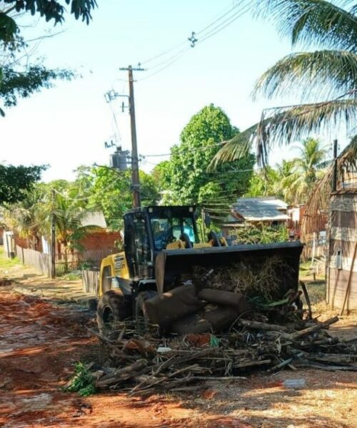 Prefeitura retira cerca de 250 toneladas de lixo e entulho durante mutirão no bairro Jorge Lavocat
