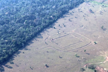 Sobrevoos no Acre ampliam descoberta de geoglifos ocultos na Amazônia