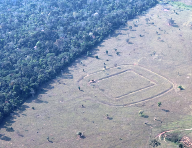 Sobrevoos no Acre ampliam descoberta de geoglifos ocultos na Amazônia