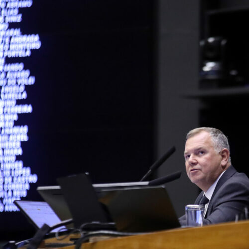 Câmara acelera projeto que pode flexibilizar punições por infrações ambientais e gera debate