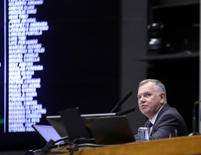 Câmara acelera projeto que pode flexibilizar punições por infrações ambientais e gera debate