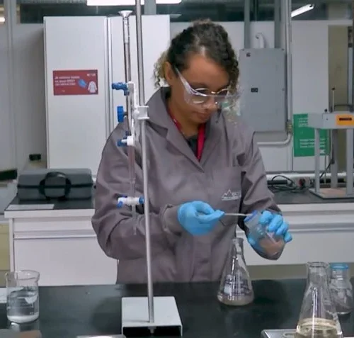 Pesquisas da UFMG desenvolvem “cimento verde” e outras tecnologias para reduzir impactos ambientais da indústria