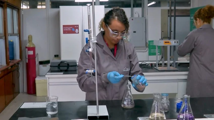 Pesquisas da UFMG desenvolvem “cimento verde” e outras tecnologias para reduzir impactos ambientais da indústria