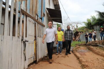 Prefeitura visita escadaria do Bairro Dom Giocondo e garante melhorias de mobilidade para moradores da região
