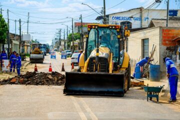 Prefeito de Rio Branco acompanha ações do Prefeitura nas Ruas no bairro Santa Inês
