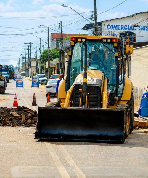 Prefeito de Rio Branco acompanha ações do Prefeitura nas Ruas no bairro Santa Inês