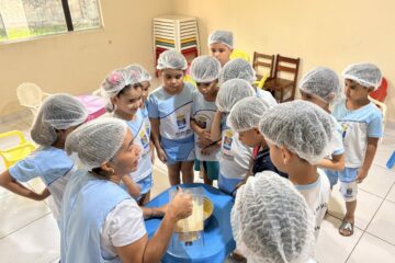 Cozinha vira sala de aula e transforma aprendizado de crianças em escola de Rio Branco