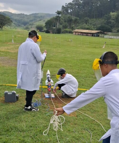 Estudantes do Amazonas conquistam ouro em competição nacional de foguetes no Rio de Janeiro